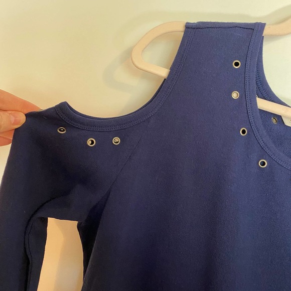 Soft Surroundings Cold Shoulder Top Sz M Knit Navy Blue Grommet Long Sleeve - Picture 2 of 8